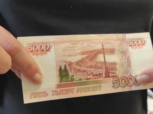 Зарплата петербуржцев за год выросла до 95 тысяч рублей 