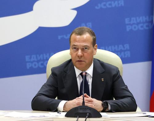 Дмитрий Медведев заявил, что в Евросоюзе сидят «политики-дегенераты»