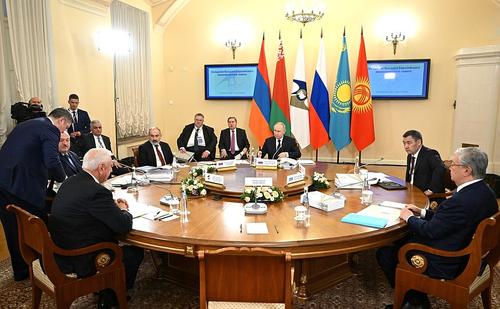 Владимир Путин сегодня соберёт на традиционный неформальный саммит лидеров СНГ