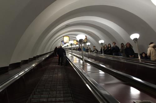 Более 10 вестибюлей метро закроют в Петербурге в новогоднюю ночь