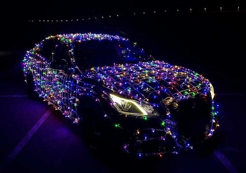 Во Владивостоке по-новогоднему тюнинговали автомобиль
