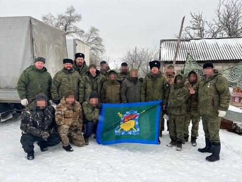 Уральские казаки доставили бойцам СВО машину, одеяло и личные посылки