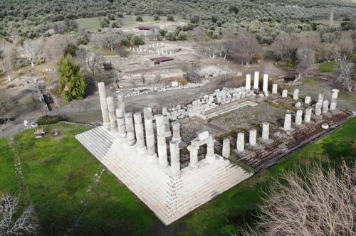 Археологи обнаружили 2000-летнюю гробницу римской элиты 