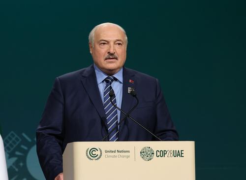 Лукашенко подписал поправки, наделяющие ушедшего президента неприкосновенностью 