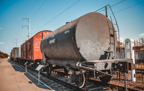Хабаровские железнодорожники загрязнили почву нефтепродуктами
