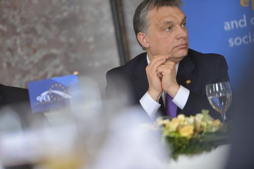 Bloomberg: Мелони пытается убедить Орбана поменять позицию по помощи ЕС Украине