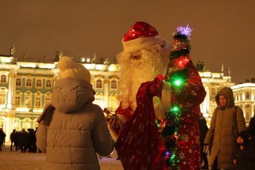 Петербург и Ленобласть вошли в топ-3 региона по количеству звонков Деду Морозу