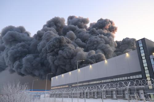 СК возбудил уголовное дело о пожаре на складе Wildberries в Петербурге
