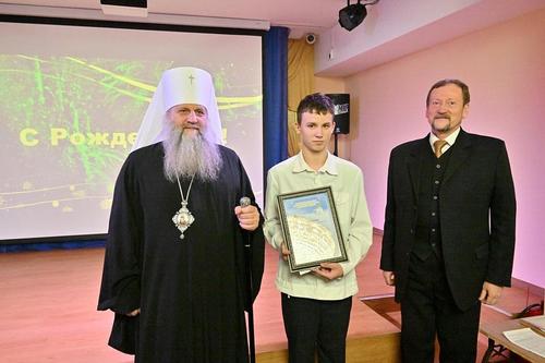 В Хабаровске воспитанники Петрынинского центра получили рождественские стипендии