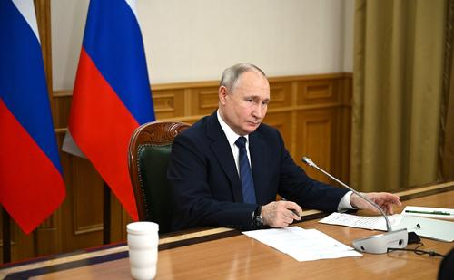 Путин дал поручения по статусу ветеранов боевых действий участникам СВО