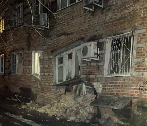 В жилой пятиэтажке Ростова-на-Дону обрушилась стена одного из подъездов