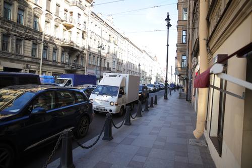 Многокилометровая пробка собралась на Софийской улице из-за ДТП