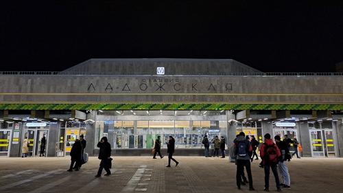 Станция метро «Ладожская» открылась для пассажиров после капремонта 