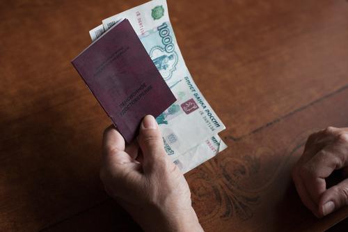 Пенсионерка из Петербурга поверила мошенникам и лишилась почти 3 млн рублей