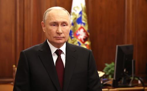 Орден «За доблестный труд» учрежден указом президента РФ Владимиром Путиным