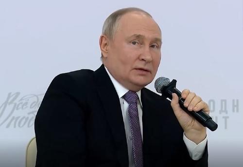 Путин заявил, что «ничего бы не стал делать в Крыму», если б не настрой общества