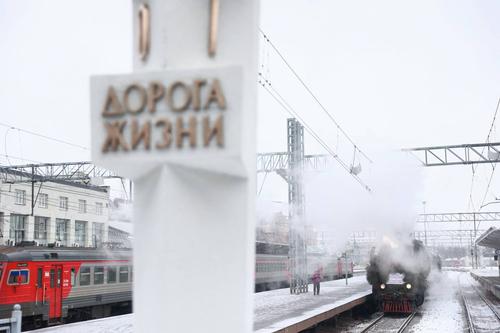 Вице-губернатор Поляков встретил прибывший на Финляндский вокзал «Поезд Победы»