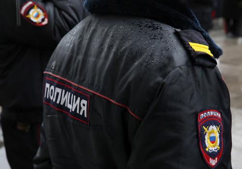 В Петербурге задержали мужчину, напавшего с электрошокером на сотрудника метро 