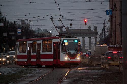 Движение трамваев и троллейбусов ограничат по проспекту Энгельса в Петербурге