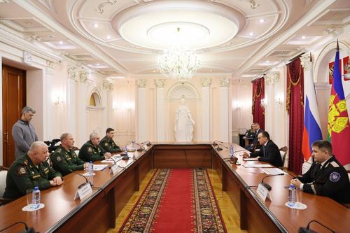 Губернатор Кубани провел рабочую встречу с военным комиссаром региона