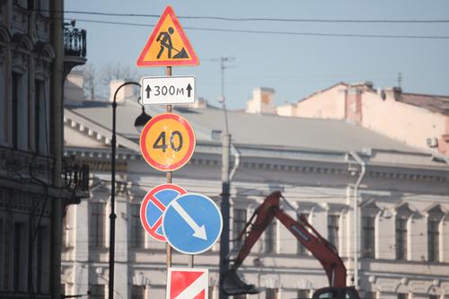 В Петроградском районе ограничат движение из-за установки временных ограждений