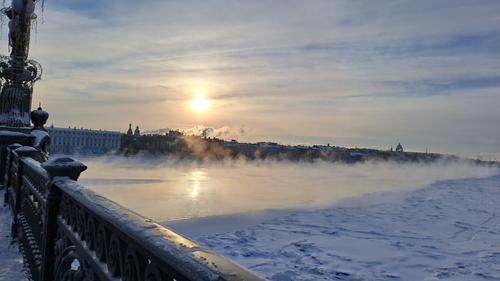 «Желтый» уровень погодной опасности ввели в Петербурге из-за сильных морозов