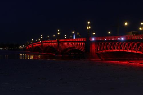 В честь китайского Нового года Троицкий мост загорится красным цветом 