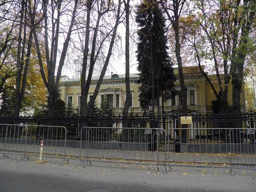 Россия разорвала договор аренды с украинским посольством в Москве