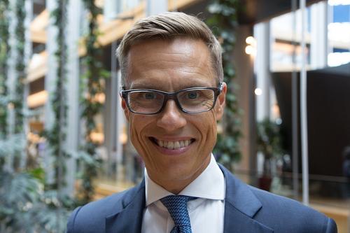Александр Стубб лидирует во втором туре президентских выборов в Финляндии