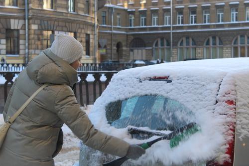 Теплый атмосферный фронт принесет в Петербург снег