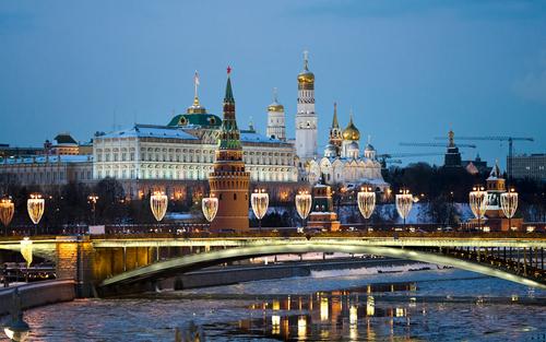 Журналист Хинкл согласился с Карлсоном, что в Москве безопаснее, чем в США