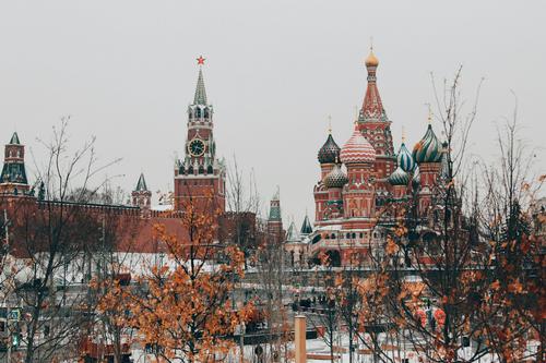 Сенатор Гибатдинов: видео Карлсона о жизни в Москве развеют мифы о РФ