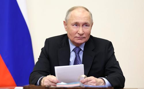 Путин по своей инициативе обсудил с Карлсоном демонизацию России