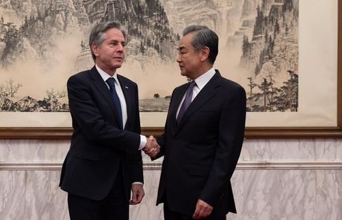 Блинкен заявил Ван И о том, что США обеспокоены поддержкой Китаем российской СВО