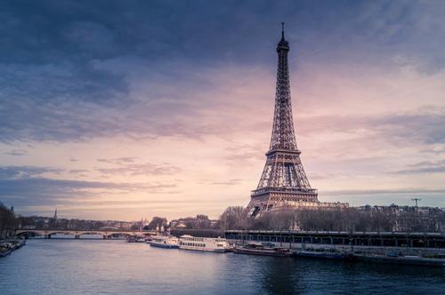 Французские профсоюзы требуют закрытия Эйфелевой башни