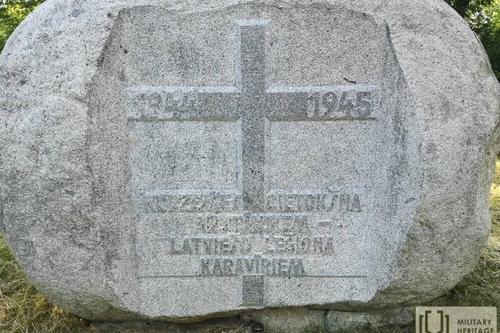 В Латвии облили краской памятник латышским легионерам СС