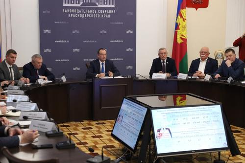 Юрий Бурлачко обсудил с депутатами ЗСК работу ветслужбы Кубани