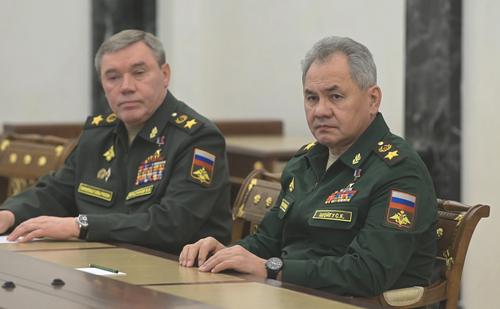 Начальник Генштаба Герасимов в зоне CВО вручил госнаграды военным за Авдеевку