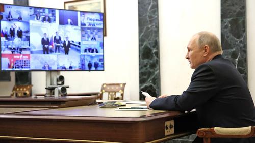 Путин дал понять Аксенову, что ценит его и даже уточнил за что