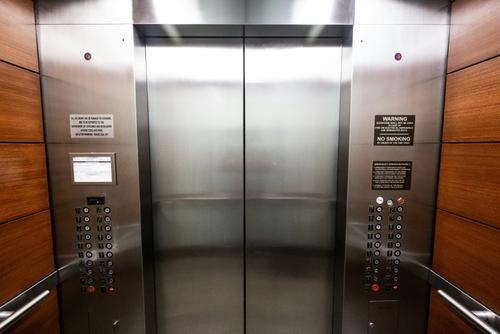 Каждый пятый лифт в России требует замены