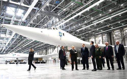 Путин в Казани совершит полет на стратегическом ракетоносце Ту-160М