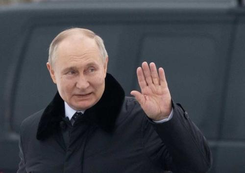 Владимир Путин с серьезным видом протроллил президента США после его оскорбительных слов в свой адрес
