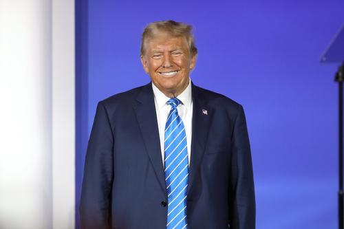 Экс-президент Трамп пообещал сделать Америку снова безопасной, сильной и великой