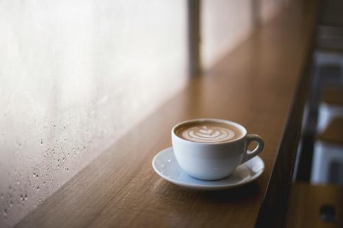 Сомнолог Ли заявила, что потребление кофе сразу после сна вредит организму
