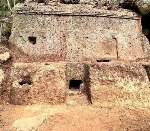 Археологи обнаружили уникальную этрусскую гробницу в некрополе Сан-Джулиано