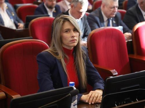 Депутат ЗСК Анна Невзорова приняла участие в 33 сессии кубанского парламента