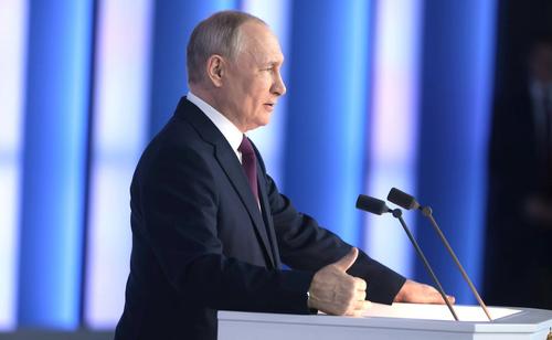 Песков: Путин продолжает подготовку к посланию, идет напряженная работа