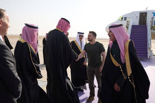 Зеленский прибыл в Саудовскую Аравию, чтобы обсудить «формулу мира»