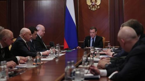 Медведев: надо обеспечить армию РФ наиболее востребованными ЗУР к системам ПВО