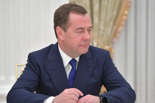 Медведев: «западный политический паноптикум» являет собой «зловещее зрелище»